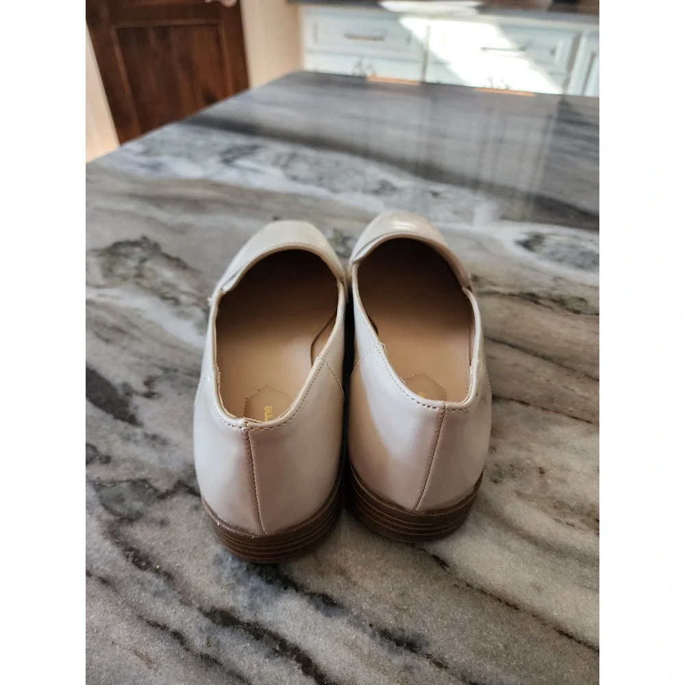 NIB Liz Claiborne LC Jansey Birch Beige Square Toe Penny Loafers Womens 9 M
